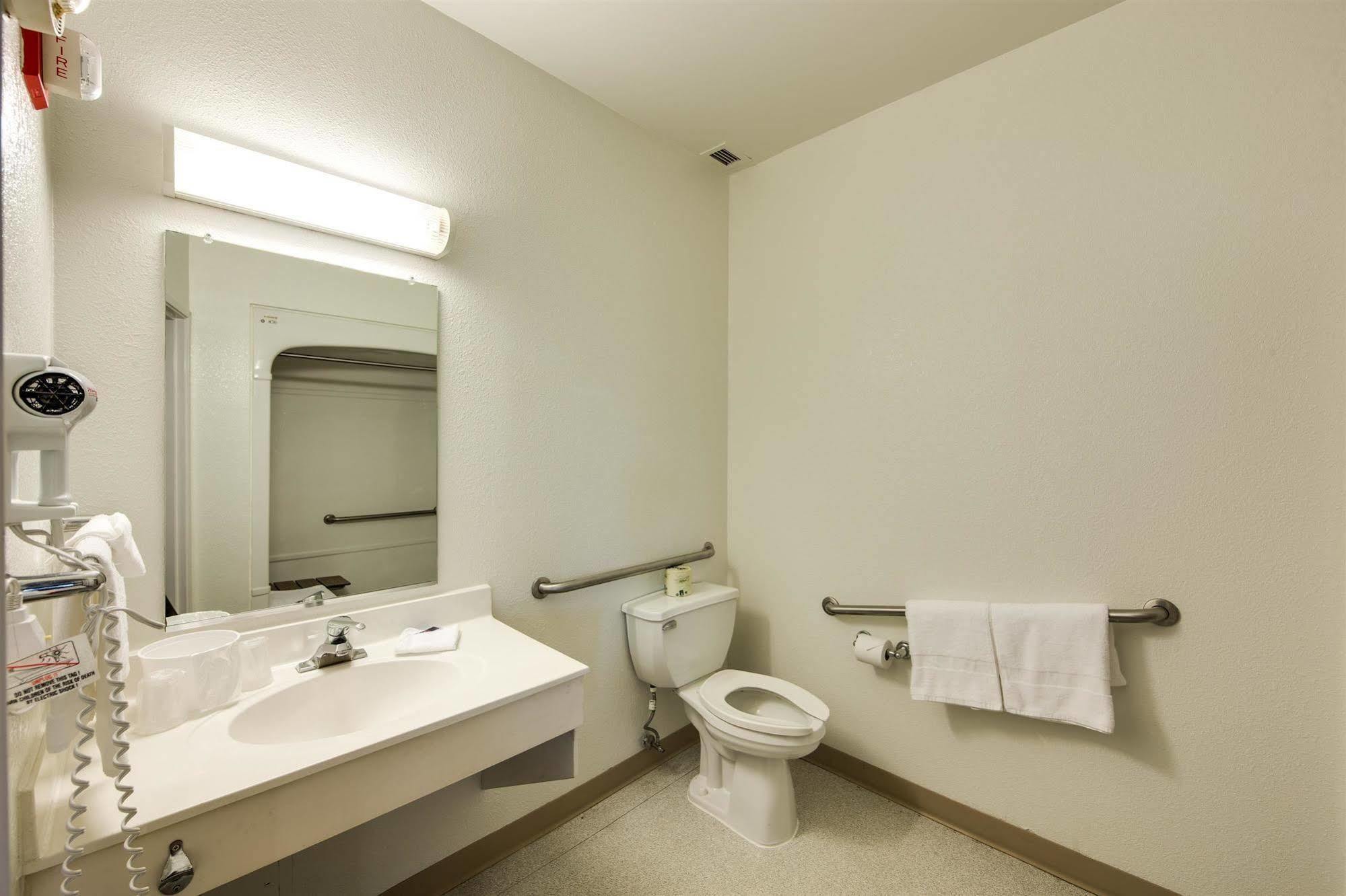Motel 6-Brampton, On - Toronto Экстерьер фото